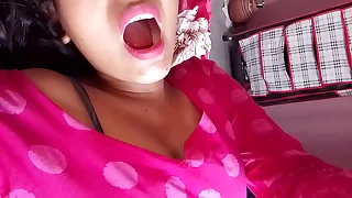 Indian desi bhabhi showing her assets to her bf. porn videos